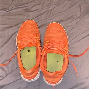 Used & loved Nike shoes!